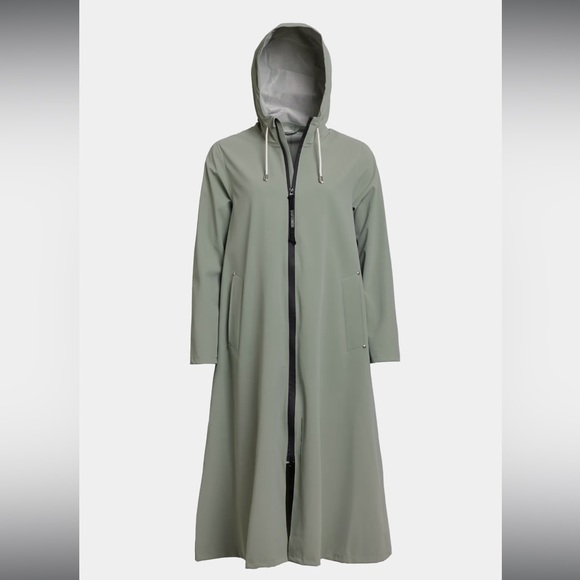 Stutterheim Mosebacke Long Lightweight Zip Matte Raincoat in
Comet - Picture 1 of 6